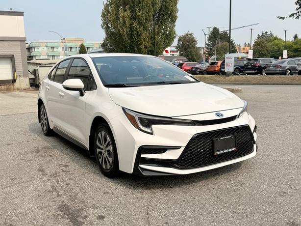 2023 Toyota Corolla SE Hybrid - Sunroof, Heated Seats, BlueTooth image 4
