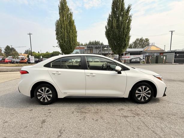 2023 Toyota Corolla SE Hybrid - Sunroof, Heated Seats, BlueTooth image 5