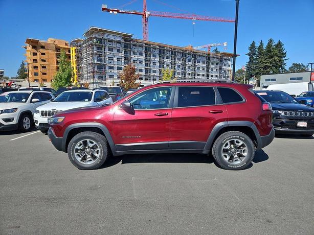 2019 Jeep Cherokee Trailhawk 4x4 | Bluetooth Connectivity | Cruise Control! image 3