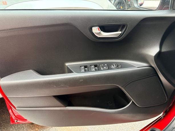 2018 Kia Rio 5-door LX+ image 7
