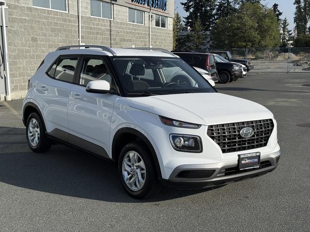 2022 Hyundai Venue Preferred- Heated Steering Wheel & Wheels:15 x 6.0 image 4