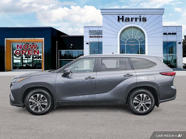 2023 Toyota Highlander XLE AWD | Bluetooth Connectivty | Keyless Start! image 3