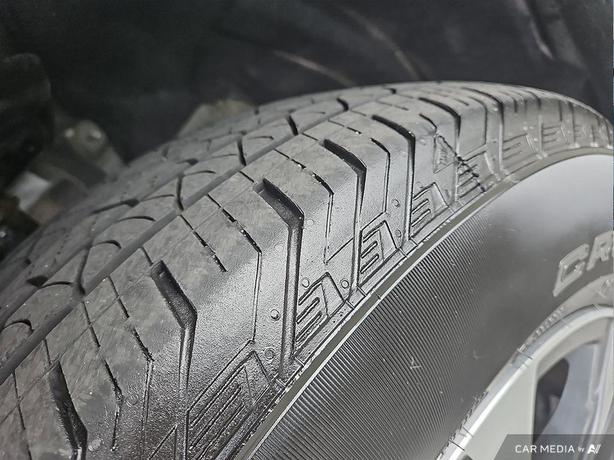 2023 Toyota Highlander XLE AWD | Bluetooth Connectivty | Keyless Start! image 7