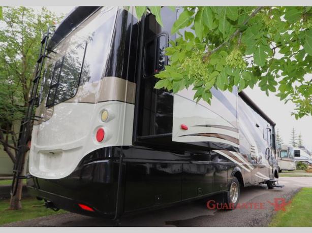 Used 2017 Newmar Bay Star Sport 3208 image 6
