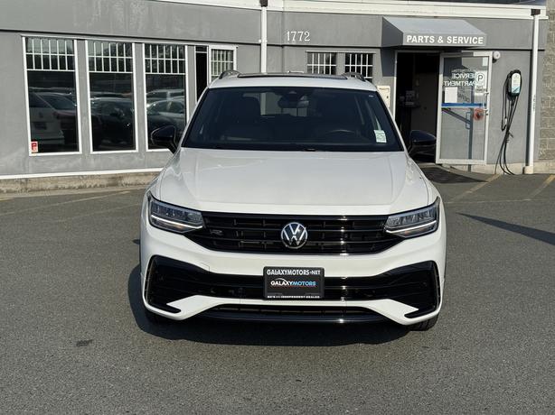 2023 Volkswagen Tiguan R-Line Black -Rain Sensing Wipers & Power Moonroof image 3