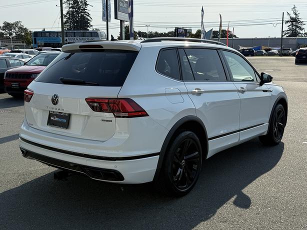 2023 Volkswagen Tiguan R-Line Black -Rain Sensing Wipers & Power Moonroof image 6