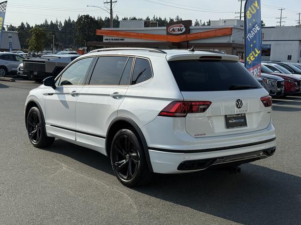 2023 Volkswagen Tiguan R-Line Black -Rain Sensing Wipers & Power Moonroof image 8