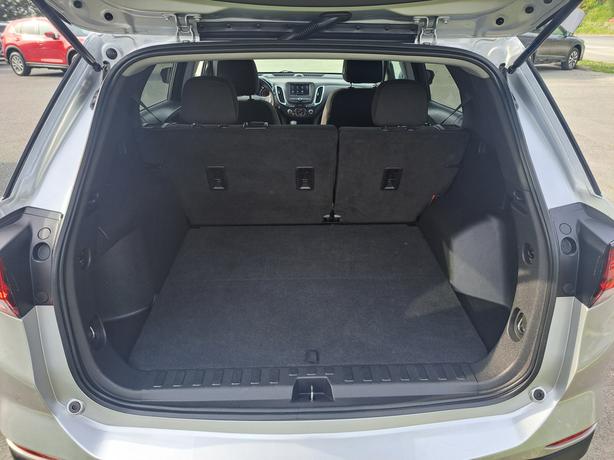 2022 Chevrolet Equinox AWD - Heated Seats, Back-Up Camera image 8
