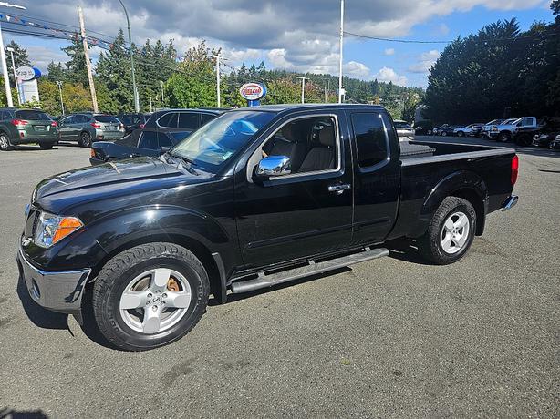 2005 Nissan  Frontier LE image 2