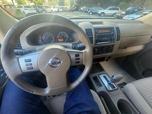 2005 Nissan  Frontier LE image 8