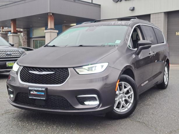 2022 Chrysler Pacifica Touring L image 1