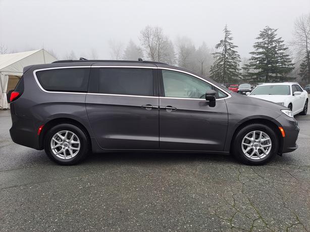 2022 Chrysler Pacifica Touring L image 5