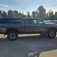 2017 Toyota Tacoma V6 thumbnail image 5