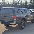 2017 Toyota Tacoma V6 thumbnail image 6