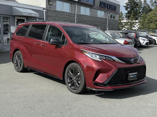 2023 Toyota Sienna XSE - Power Moonroof & Rear Dual Zone A/C image 4