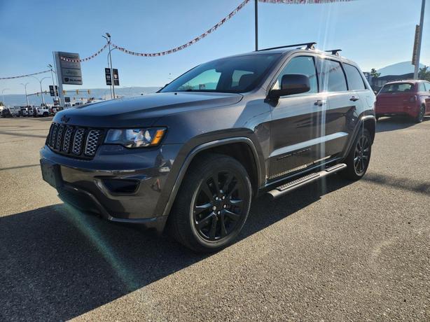 2019 Jeep Grand Cherokee Altitude | Trailer Tow Package | Power Sunroof | Remote image 1