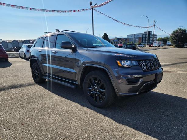 2019 Jeep Grand Cherokee Altitude | Trailer Tow Package | Power Sunroof | Remote image 2