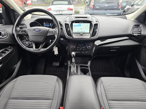 2017 Ford Escape FWD 4dr SE image 6