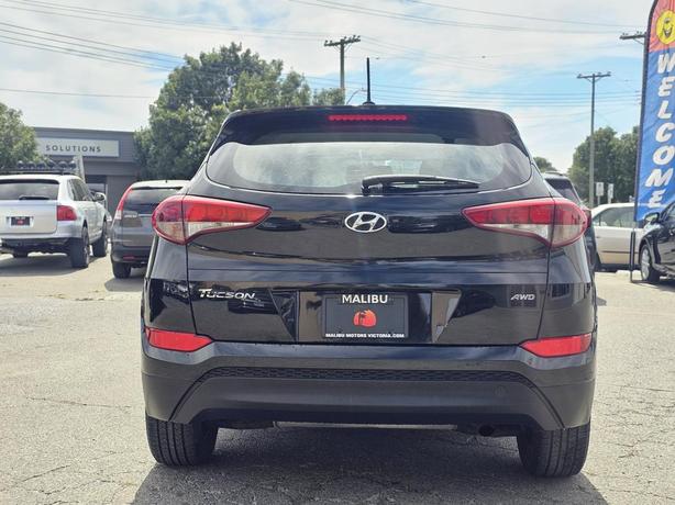 2017 Hyundai Tucson AWD 4dr 2.0L image 3