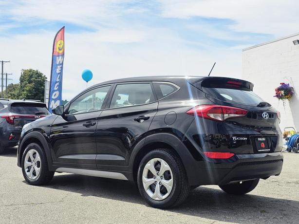 2017 Hyundai Tucson AWD 4dr 2.0L image 4