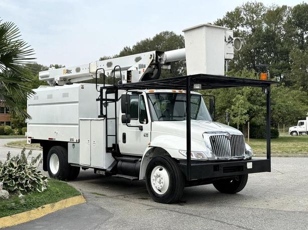 2006 International 4300 Altec Bucket Truck Diesel with 11-Foot Dump image 1