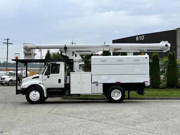 2006 International 4300 Altec Bucket Truck Diesel with 11-Foot Dump image 5