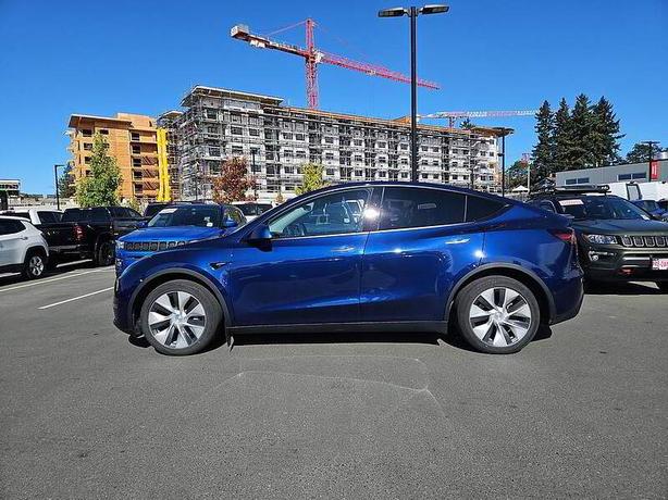 2023 Tesla Model Y Long Range image 3