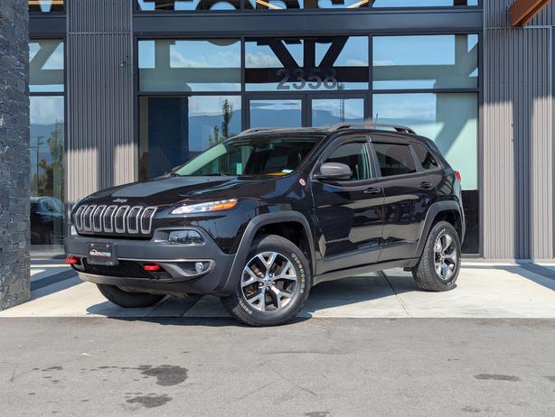 2016 Jeep Cherokee Trailhawk - Low KMs, 4x4, Heated Seats, Sunroof image 1