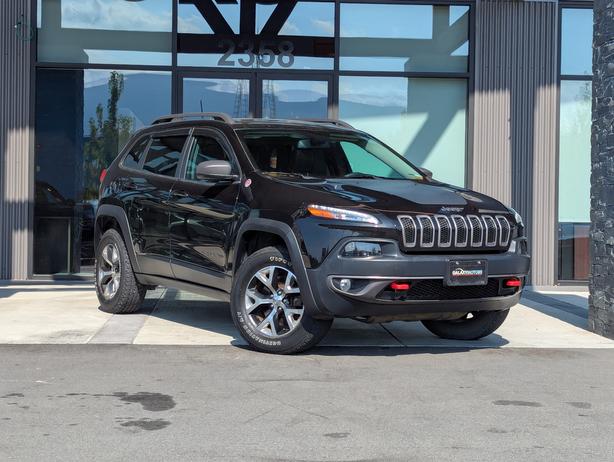 2016 Jeep Cherokee Trailhawk - Low KMs, 4x4, Heated Seats, Sunroof image 4