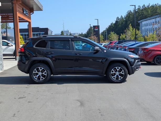2016 Jeep Cherokee Trailhawk - Low KMs, 4x4, Heated Seats, Sunroof image 5