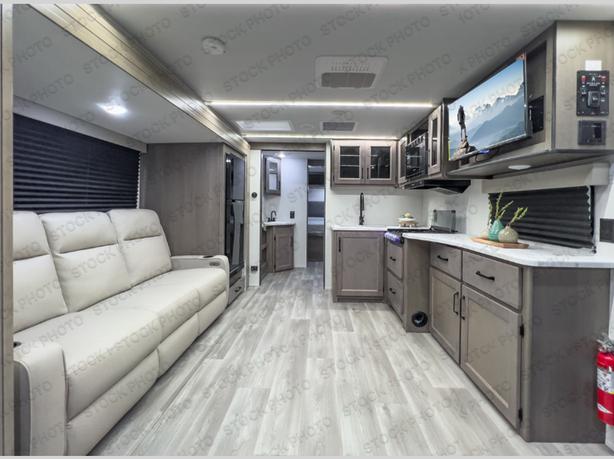 Used 2025 Grand Design Transcend Xplor 245RL image 3