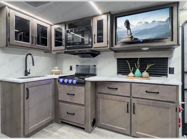 Used 2025 Grand Design Transcend Xplor 245RL image 4