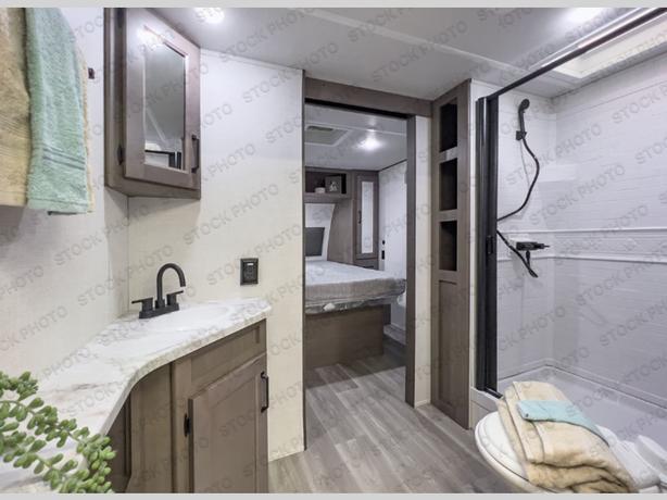 Used 2025 Grand Design Transcend Xplor 245RL image 5
