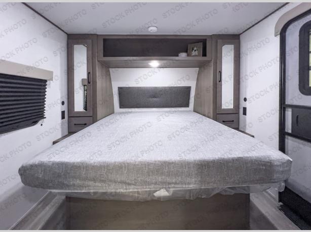 Used 2025 Grand Design Transcend Xplor 245RL image 6
