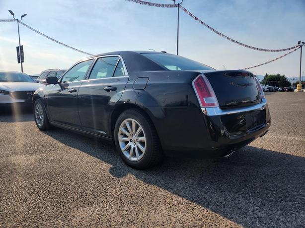 2014 Chrysler 300 Touring | RWD | Leather Trim | Bluetooth | Engine Block Heater image 4