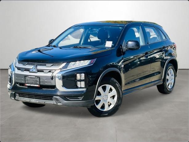 2020 Mitsubishi RVR SE image 1