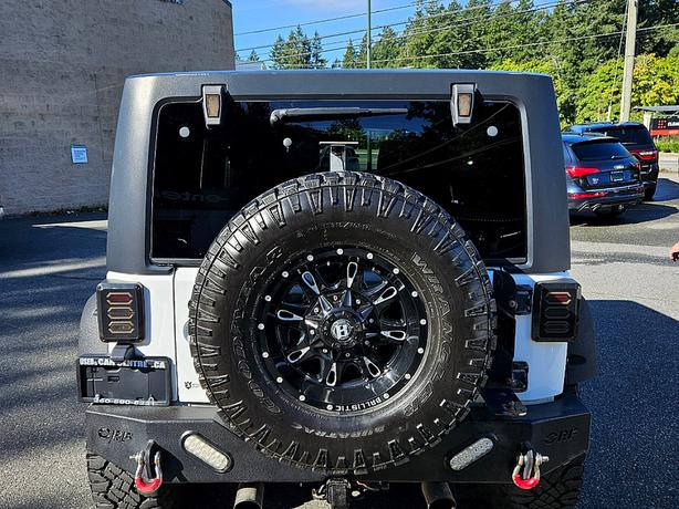 2012 Jeep  Wrangler Unlimited Rubicon image 3