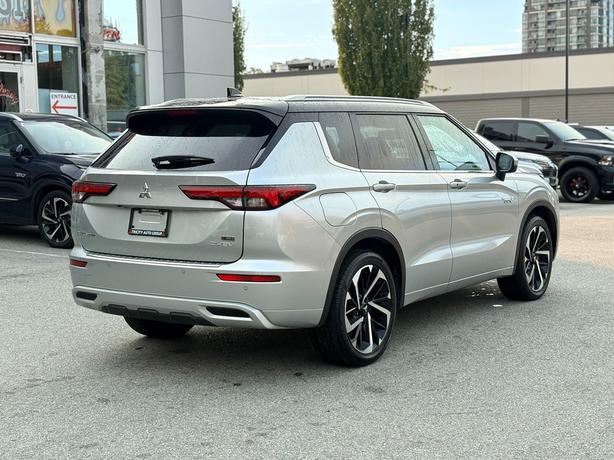 2025 Mitsubishi Outlander PHEV GT - No Accidents, Navigation, Head Up Display image 5