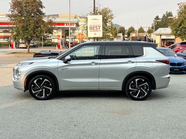 2025 Mitsubishi Outlander PHEV GT - No Accidents, Navigation, Head Up Display image 8
