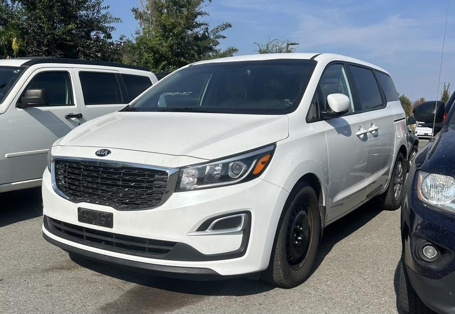 2019 Kia Sedona L display photo