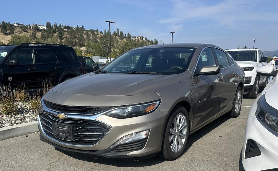 2022 Chevrolet Malibu LT display photo