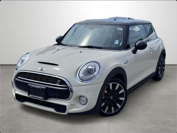 2016 MINI Cooper Hardtop S - No Accidents, Backup Camera, Sunroof image 1