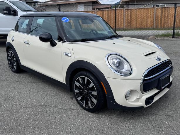 2016 MINI Cooper Hardtop S - No Accidents, Backup Camera, Sunroof image 3