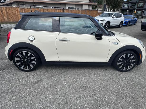2016 MINI Cooper Hardtop S - No Accidents, Backup Camera, Sunroof image 5