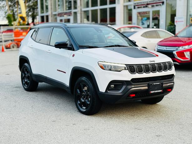 2023 Jeep Compass Trailhawk Elite - No Accidents, One Owner, Leather image 3