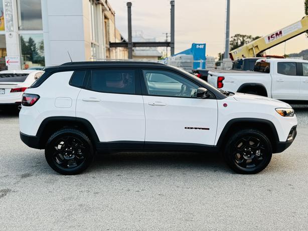 2023 Jeep Compass Trailhawk Elite - No Accidents, One Owner, Leather image 4