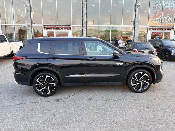 2023 Mitsubishi Outlander PHEV SEL - No Accidents, One Owner, Leather image 4