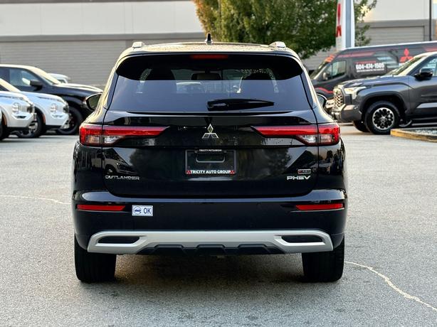 2023 Mitsubishi Outlander PHEV SEL - No Accidents, One Owner, Leather image 6