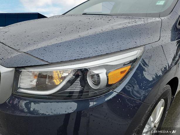 2017 Kia Sedona LX | Backup Camera | Low Km's | No Reported Accidents! image 8