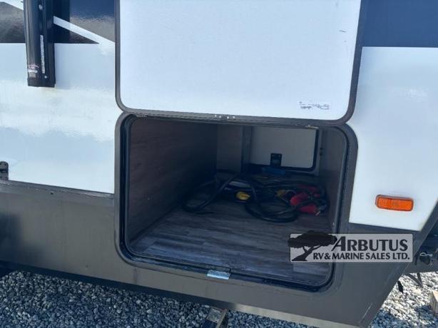 Used 2021 Grand Design Imagine 3250BH image 5